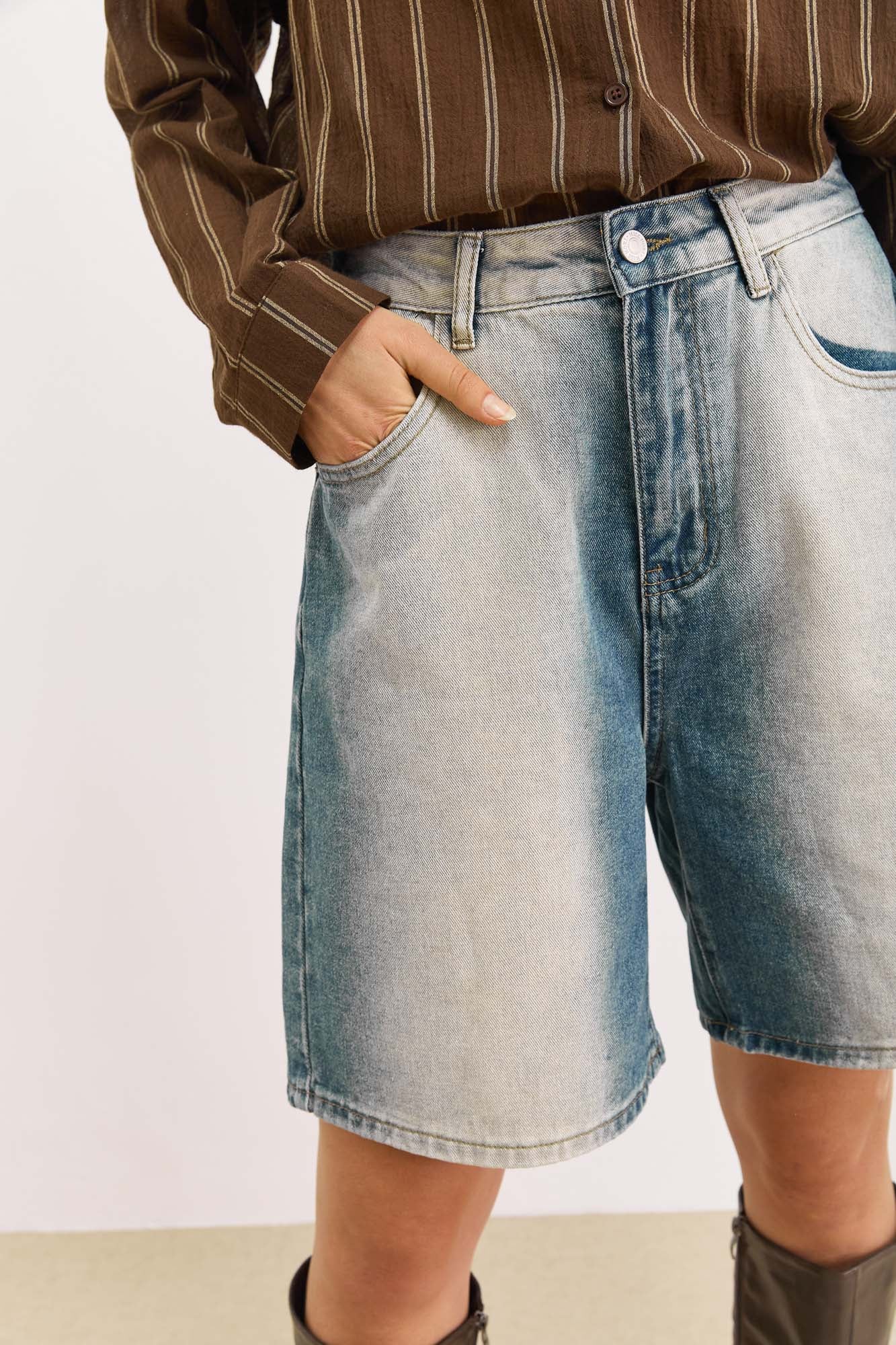 ג'ינס ברמודה בראד עם אפקט שטיפה |  ג׳ינס