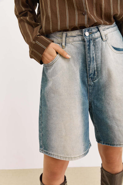 ג'ינס ברמודה בראד עם אפקט שטיפה |  ג׳ינס