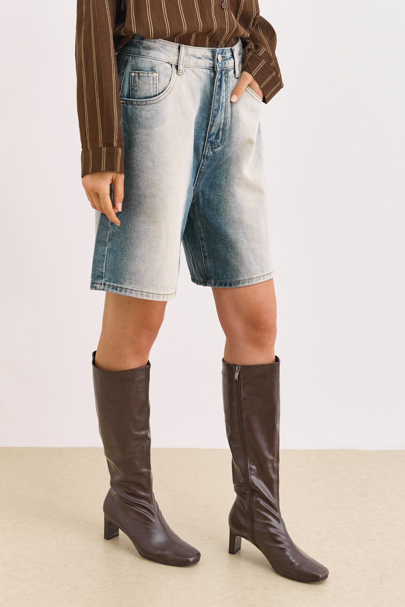 ג'ינס ברמודה בראד עם אפקט שטיפה |  ג׳ינס