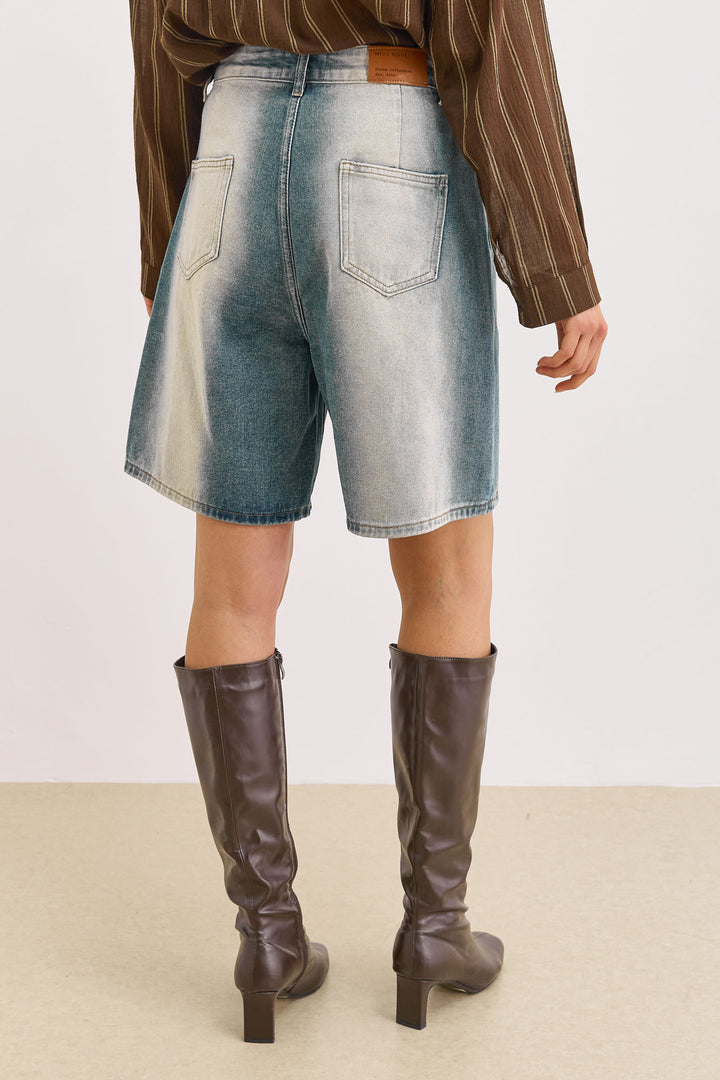 ג'ינס ברמודה בראד עם אפקט שטיפה |  ג׳ינס