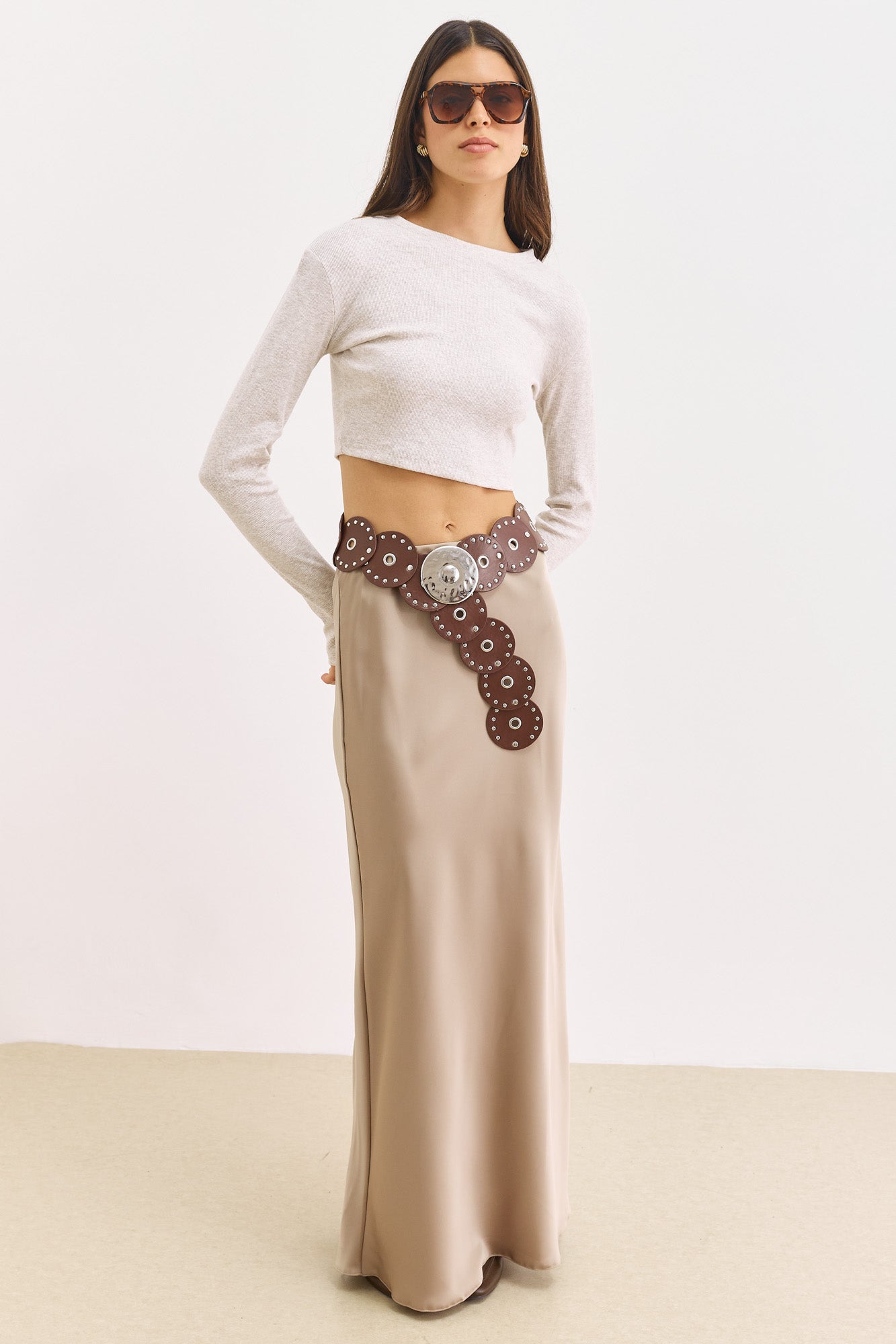 חצאית מלורי סאטן אורך מקסי | מוקה