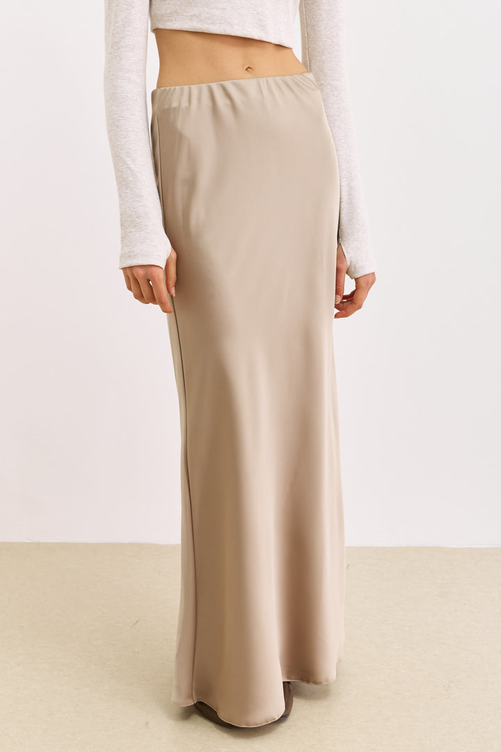 חצאית מלורי סאטן אורך מקסי | מוקה