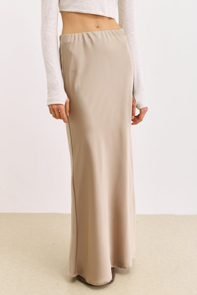 חצאית מלורי סאטן אורך מקסי | מוקה