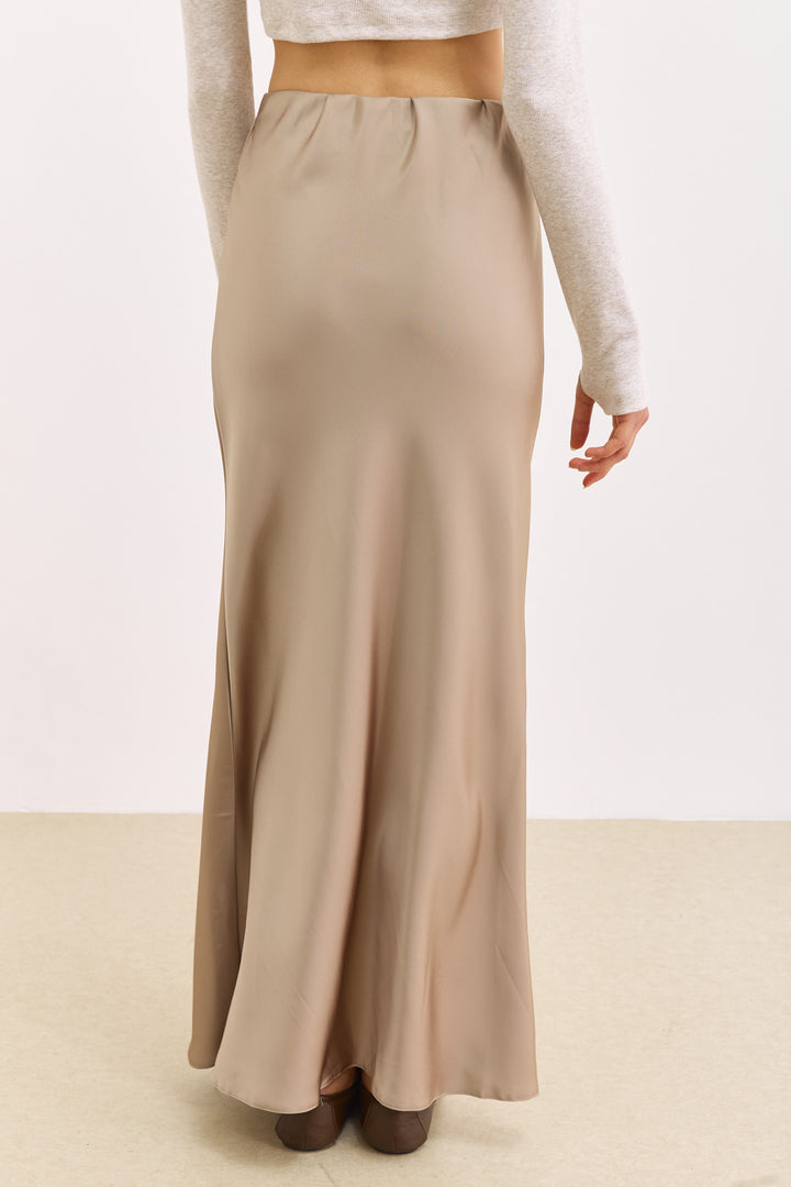 חצאית מלורי סאטן אורך מקסי | מוקה