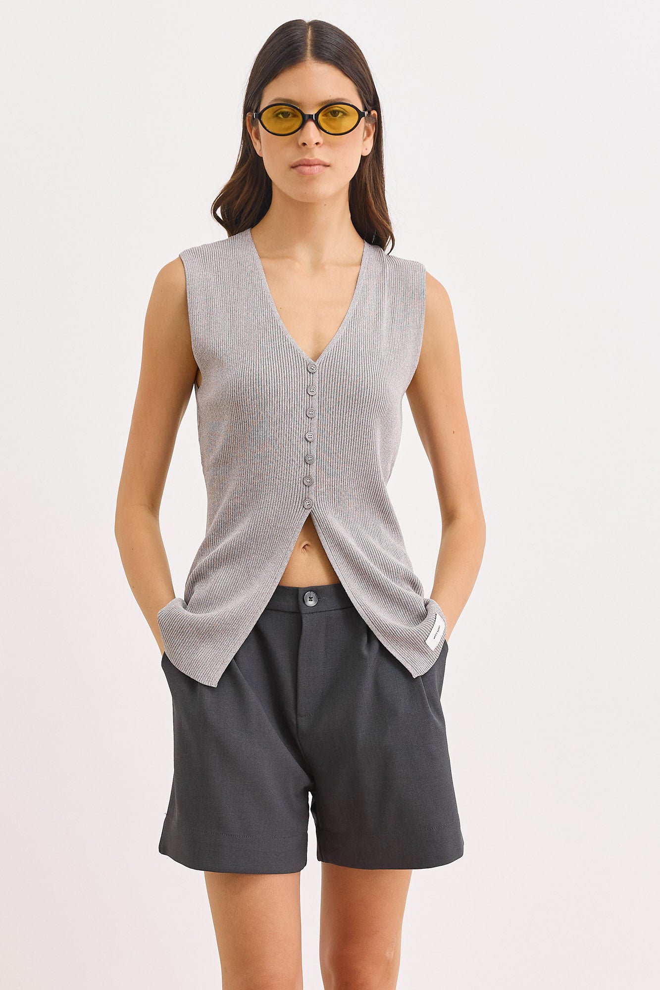 ווסט סריג קיטון בשילוב לייבל | אפור