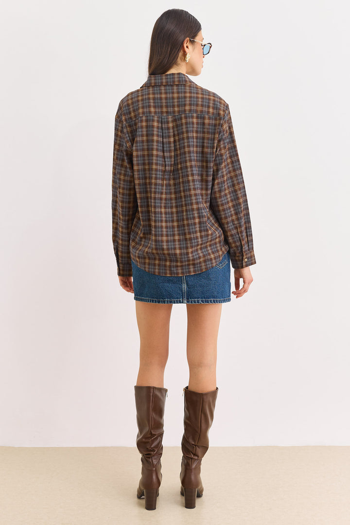 מכופתרת אלי הדפס משבצות | חום/כחול