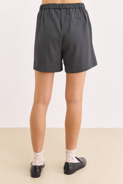 מכנסיים קצרים קרול גזרה מחויטת | אפור כהה
