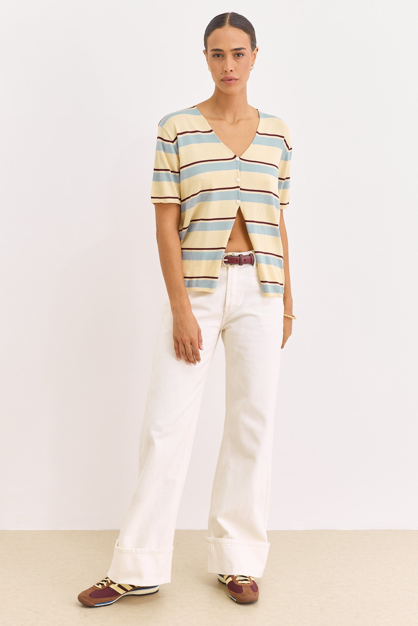 חגורת דמוי עור קלארו תיפורים בולטים | בורדו