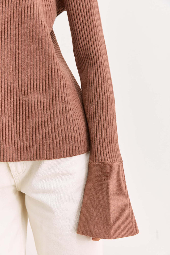 סריג כפתורים ליאנה שרוולים רחבים | חום