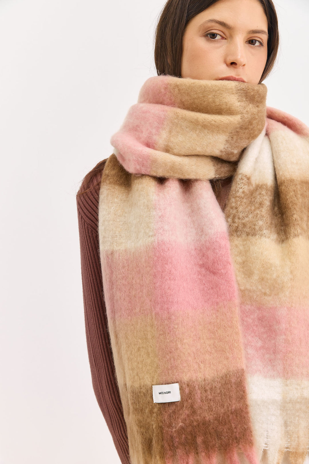 צעיף משבצות דנבר סיומת פרנזים | ורוד/חום