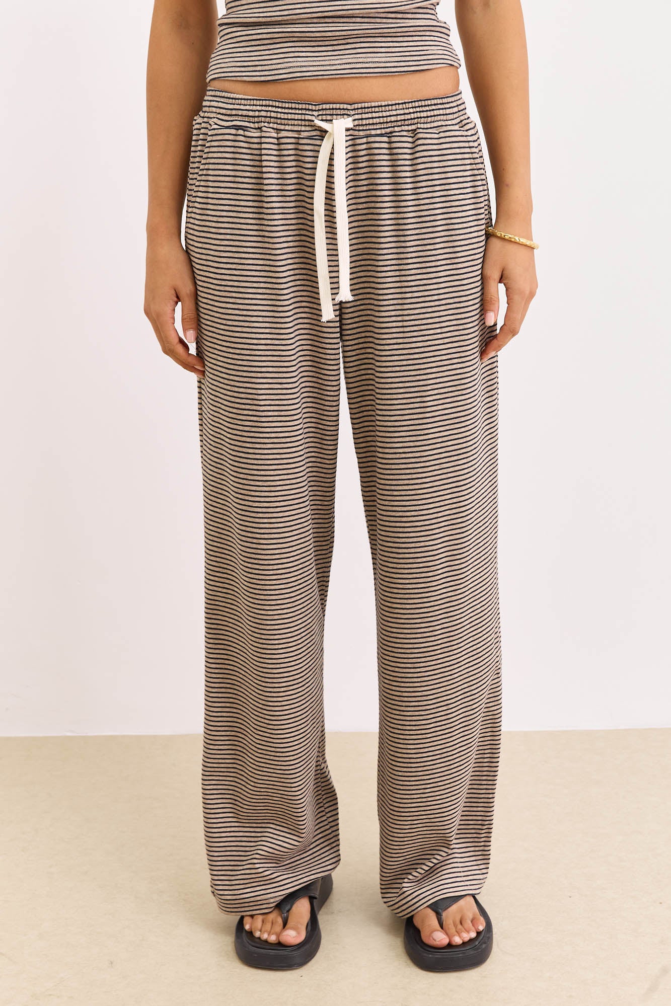 מכנסי ולנטין סטרייפס גזרה ישרה | מוקה/נייבי