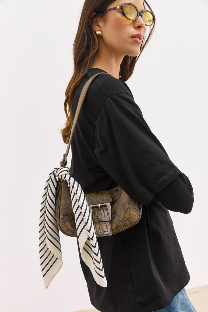 מטפחת סקוואר משי | לבן/שחור