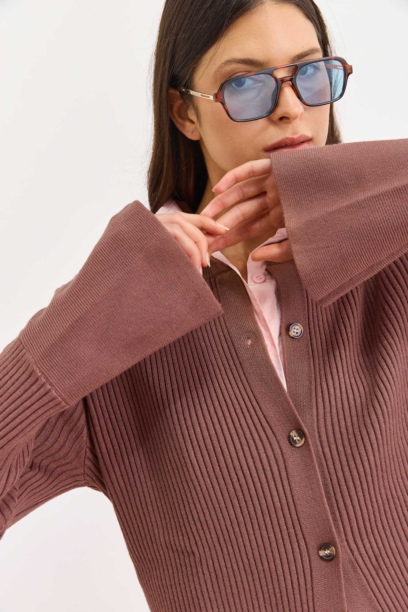 סריג כפתורים ליאנה שרוולים רחבים | חום