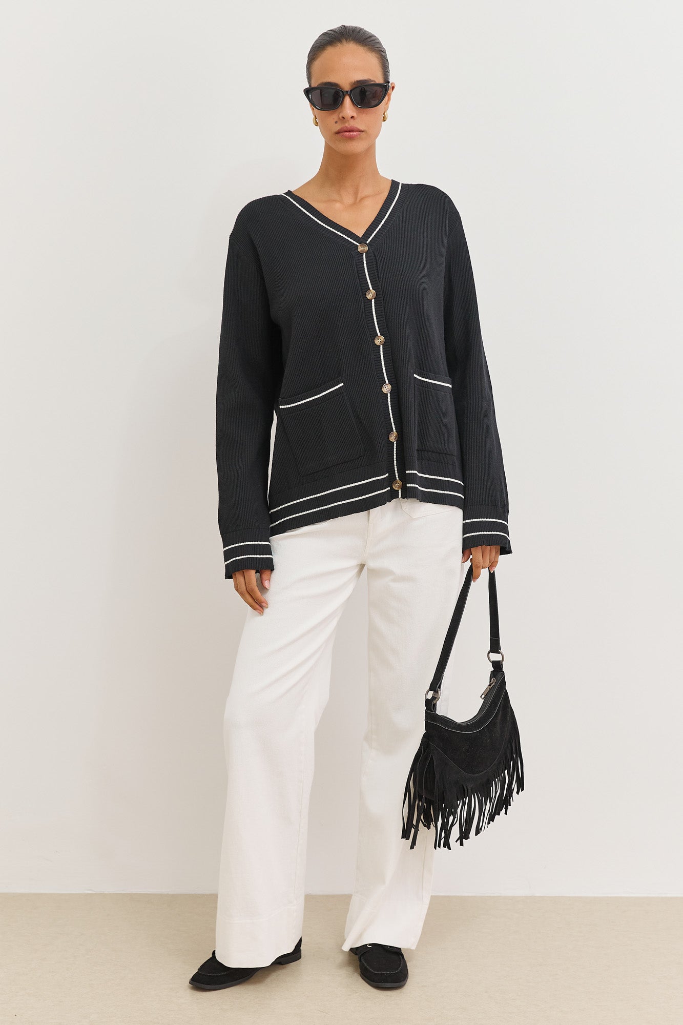קרדיגן סריג אלאיה בשילוב כיסים |  שחור/לבן