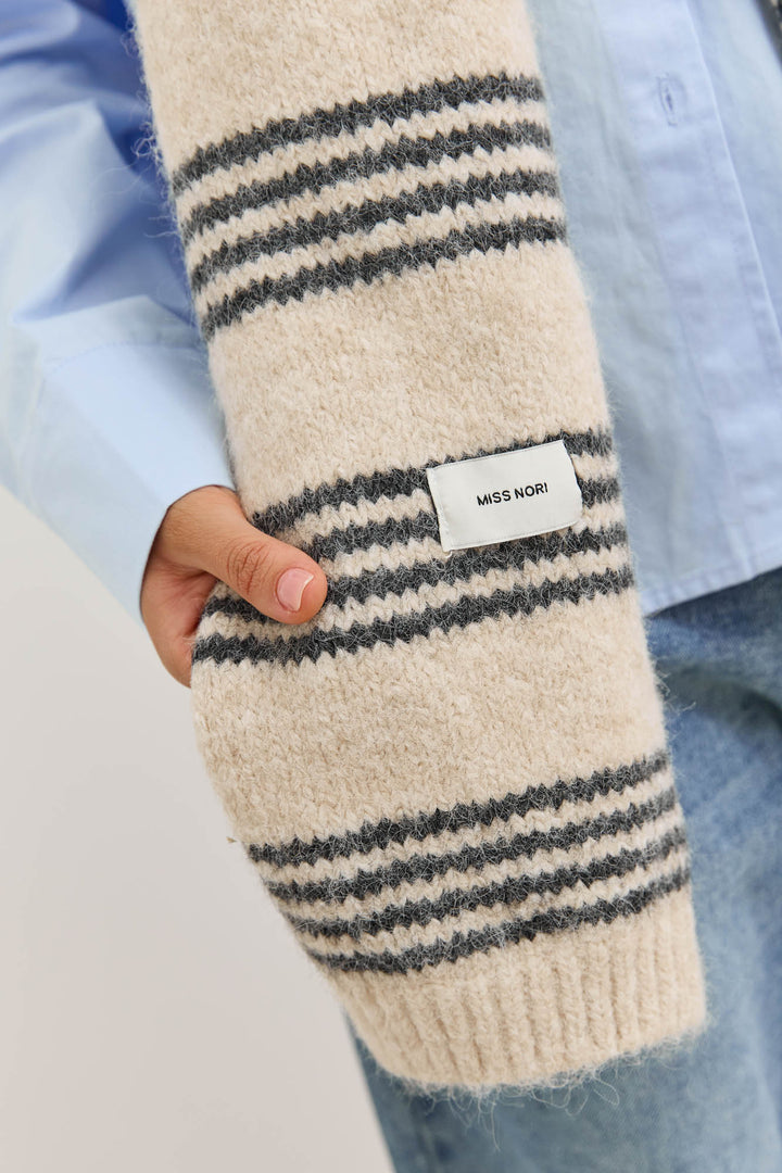 צעיף אלסקה סטרייפס | לבן/שחור