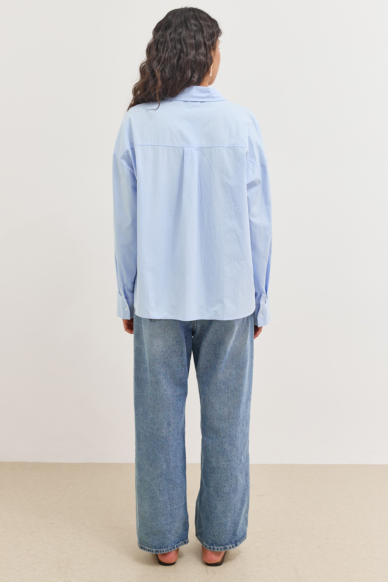 מכופתרת רנה תיפורים בולטים ופאץ' | תכלת