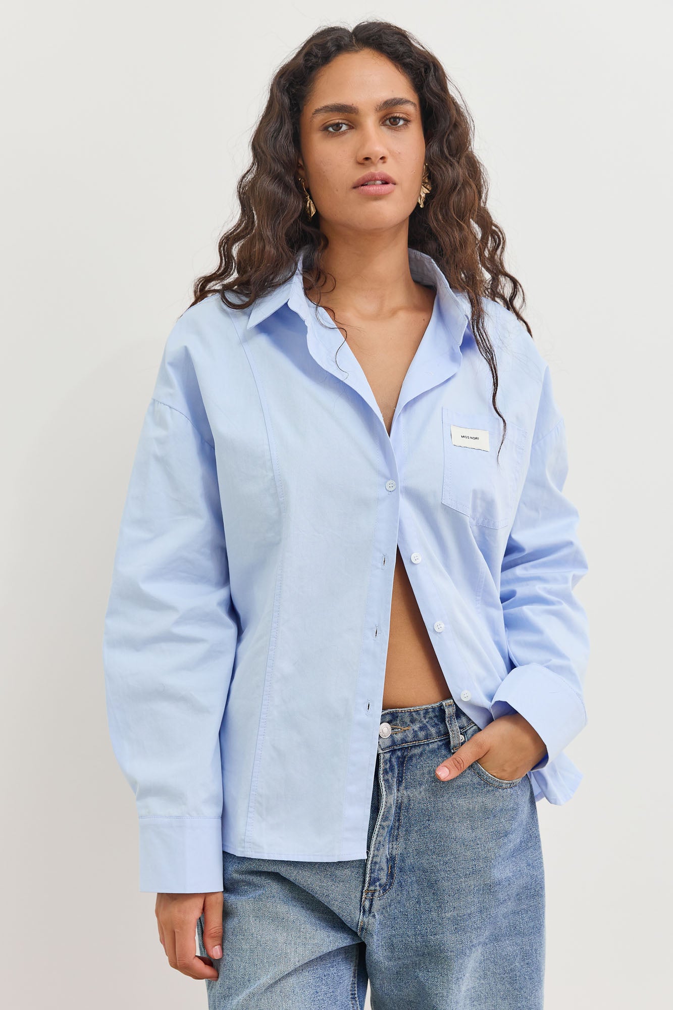 מכופתרת רנה תיפורים בולטים ופאץ' | תכלת