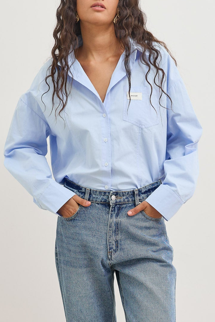 מכופתרת רנה תיפורים בולטים ופאץ' | תכלת