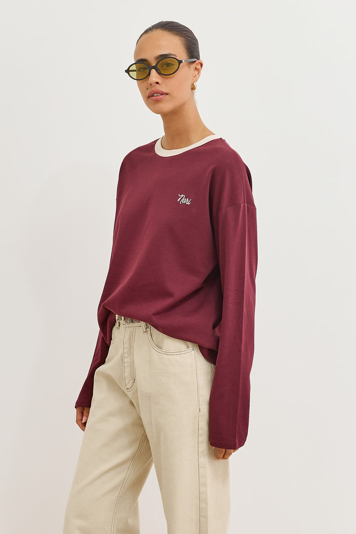 חולצת טאי צווארון מובלט ורקמת לוגו| בורדו