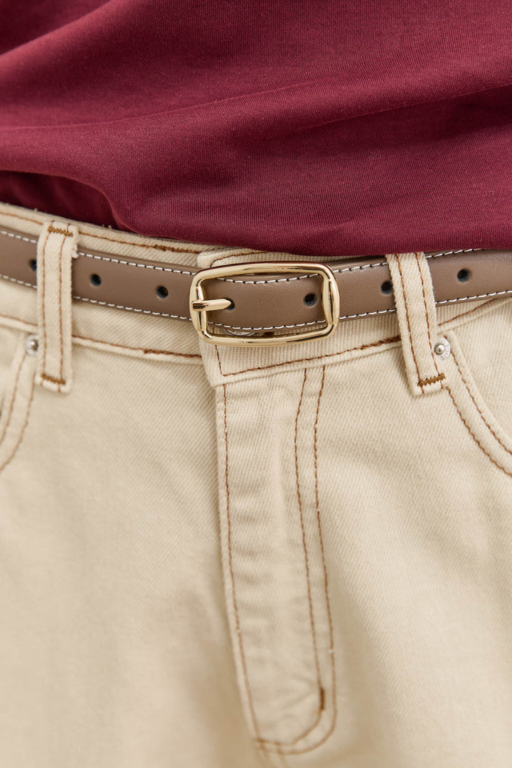 חגורת מתיו דקה תיפורים בולטים | מוקה