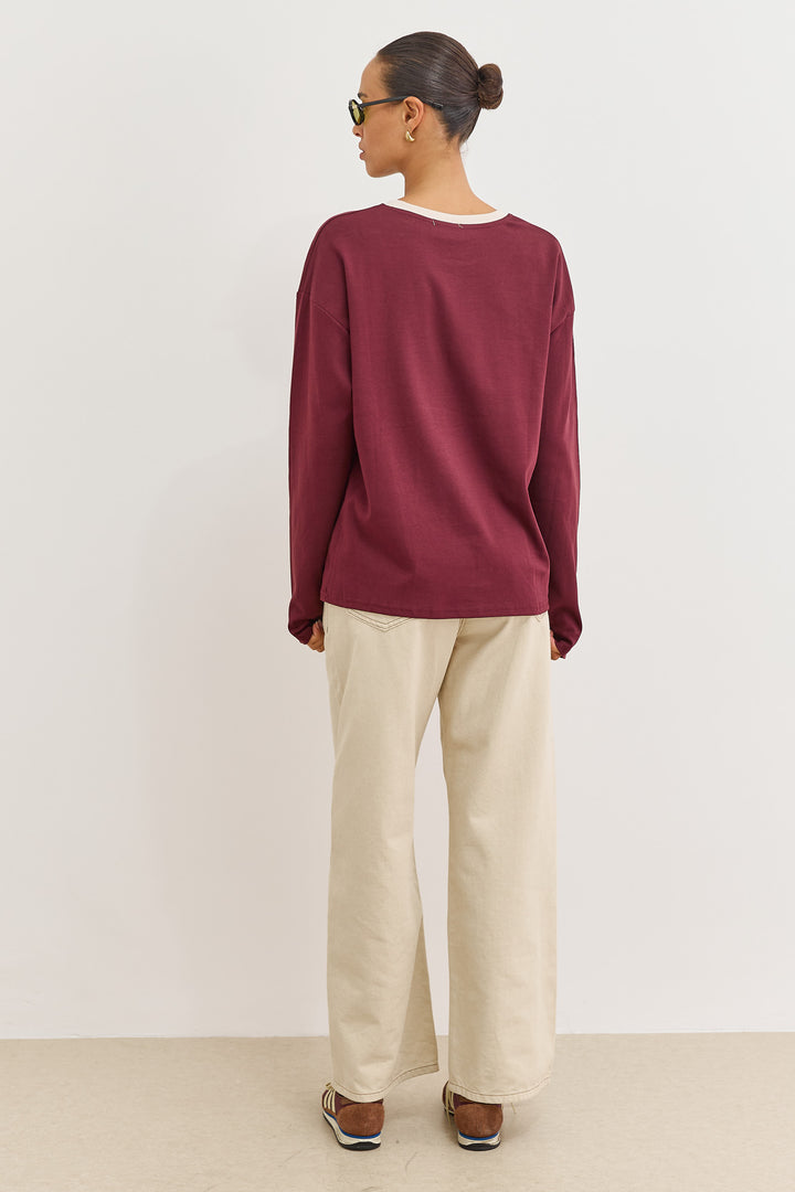 חולצת טאי צווארון מובלט ורקמת לוגו| בורדו