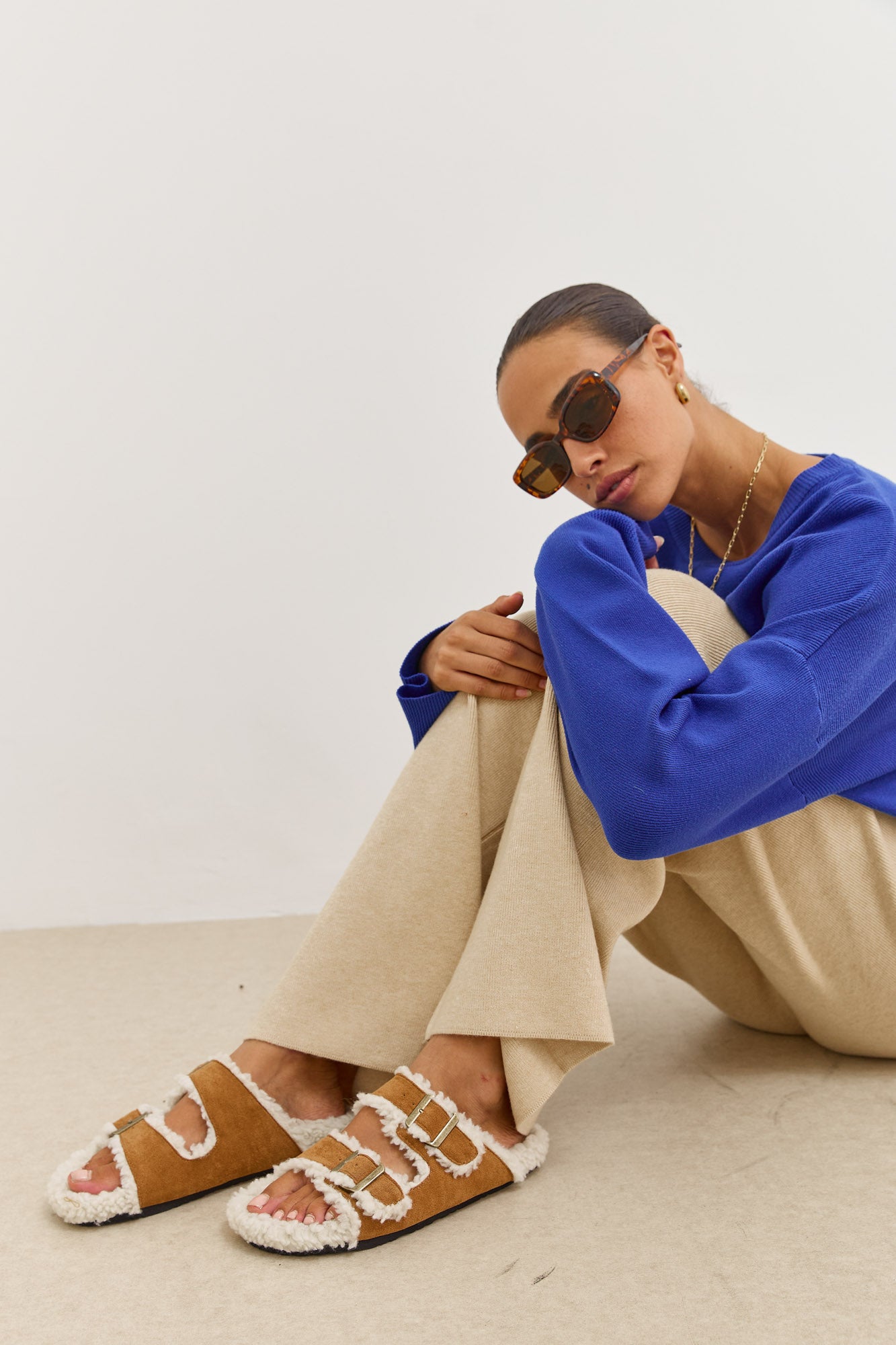 כפכפי רצועות זמש נואה בשילוב פרווה | חום