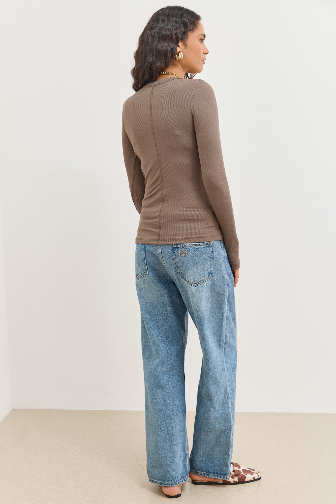 חולצת ריב אנג'י שרוולי כפפה | חום