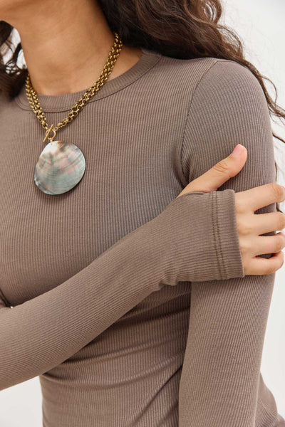 חולצת ריב אנג'י שרוולי כפפה | חום