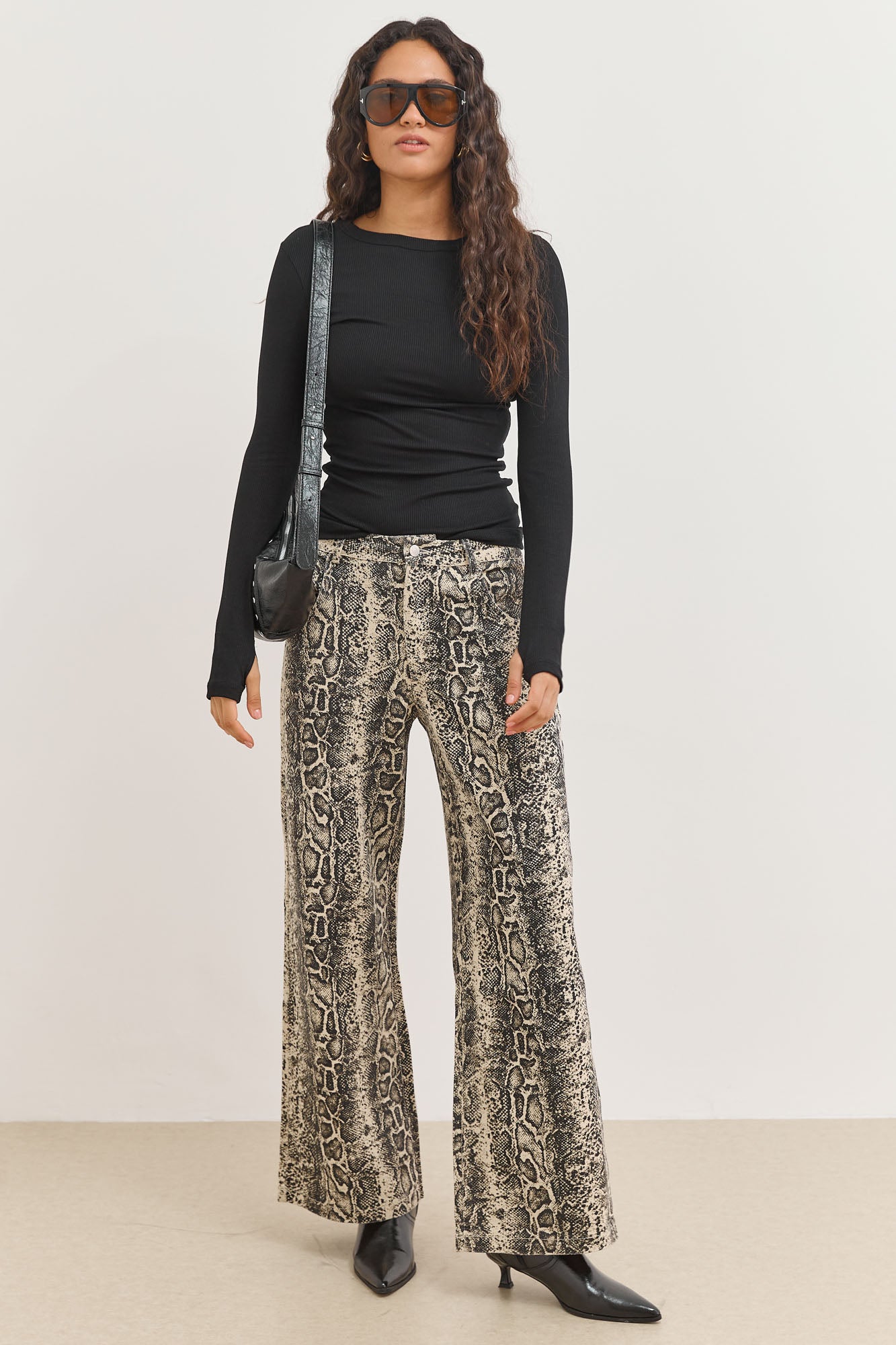 חולצת ריב אנג'י שרוולי כפפה | שחור