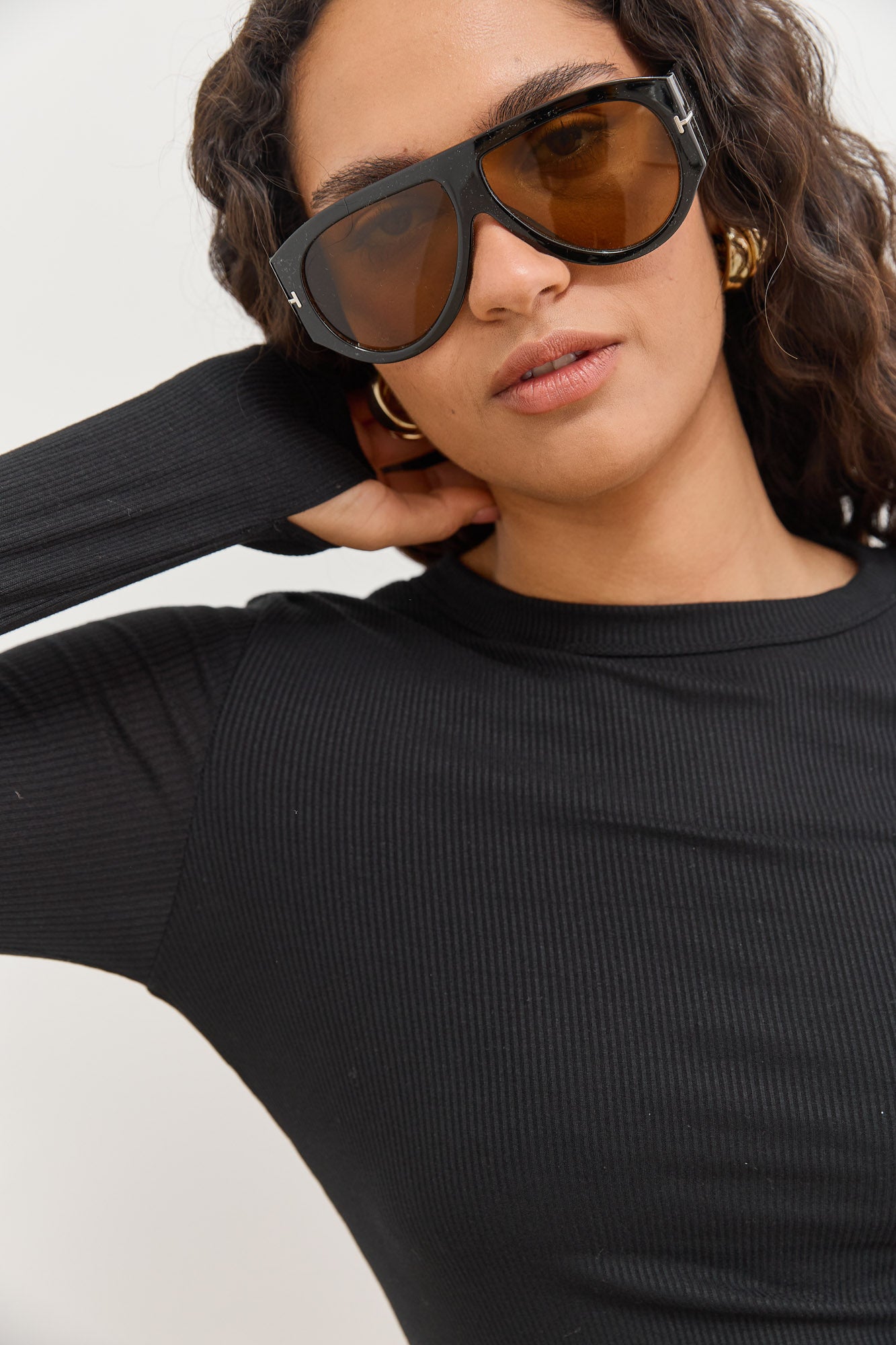 חולצת ריב אנג'י שרוולי כפפה | שחור