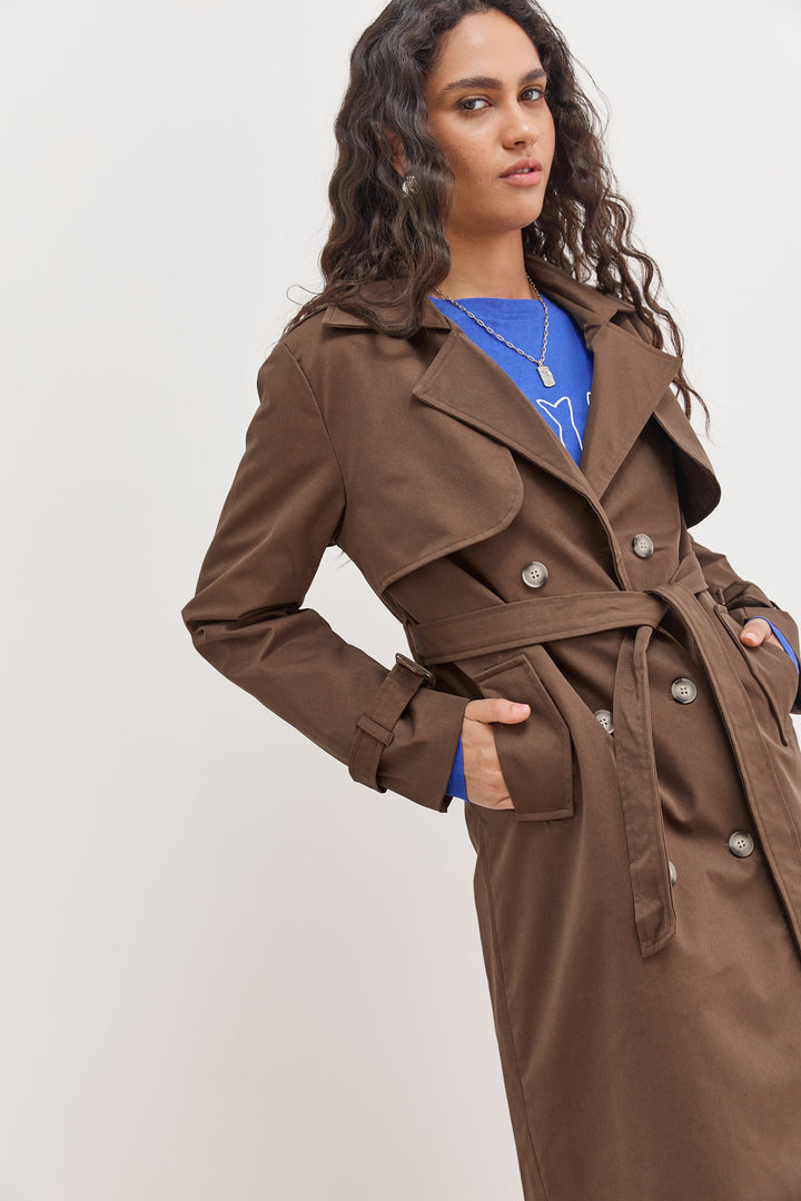 מעיל טראנץ' אלכסיס בשילוב רקמת לוגו | חום