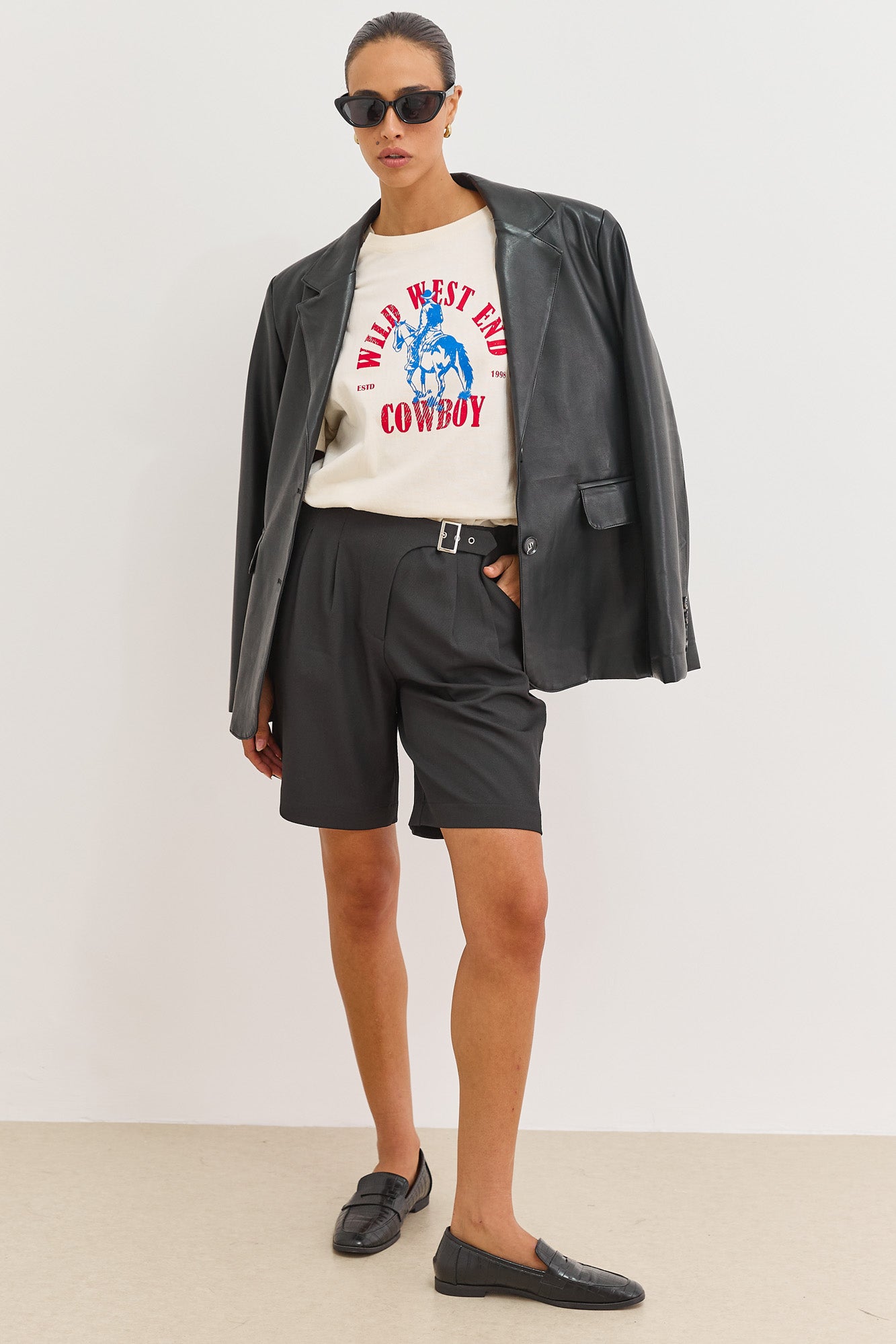 מכנסי ברמודה ניל מחויטים | שחור