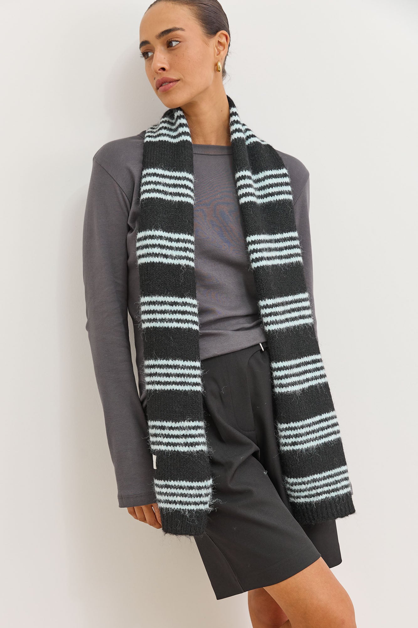 צעיף אלסקה סטרייפס | שחור/תכלת