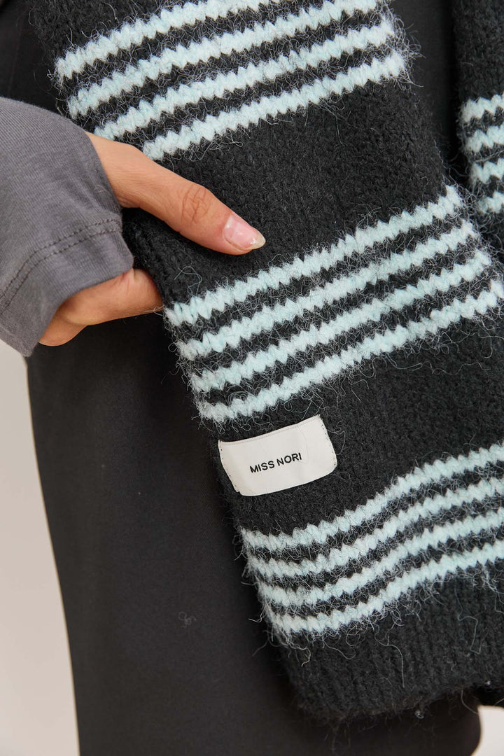 צעיף אלסקה סטרייפס | שחור/תכלת