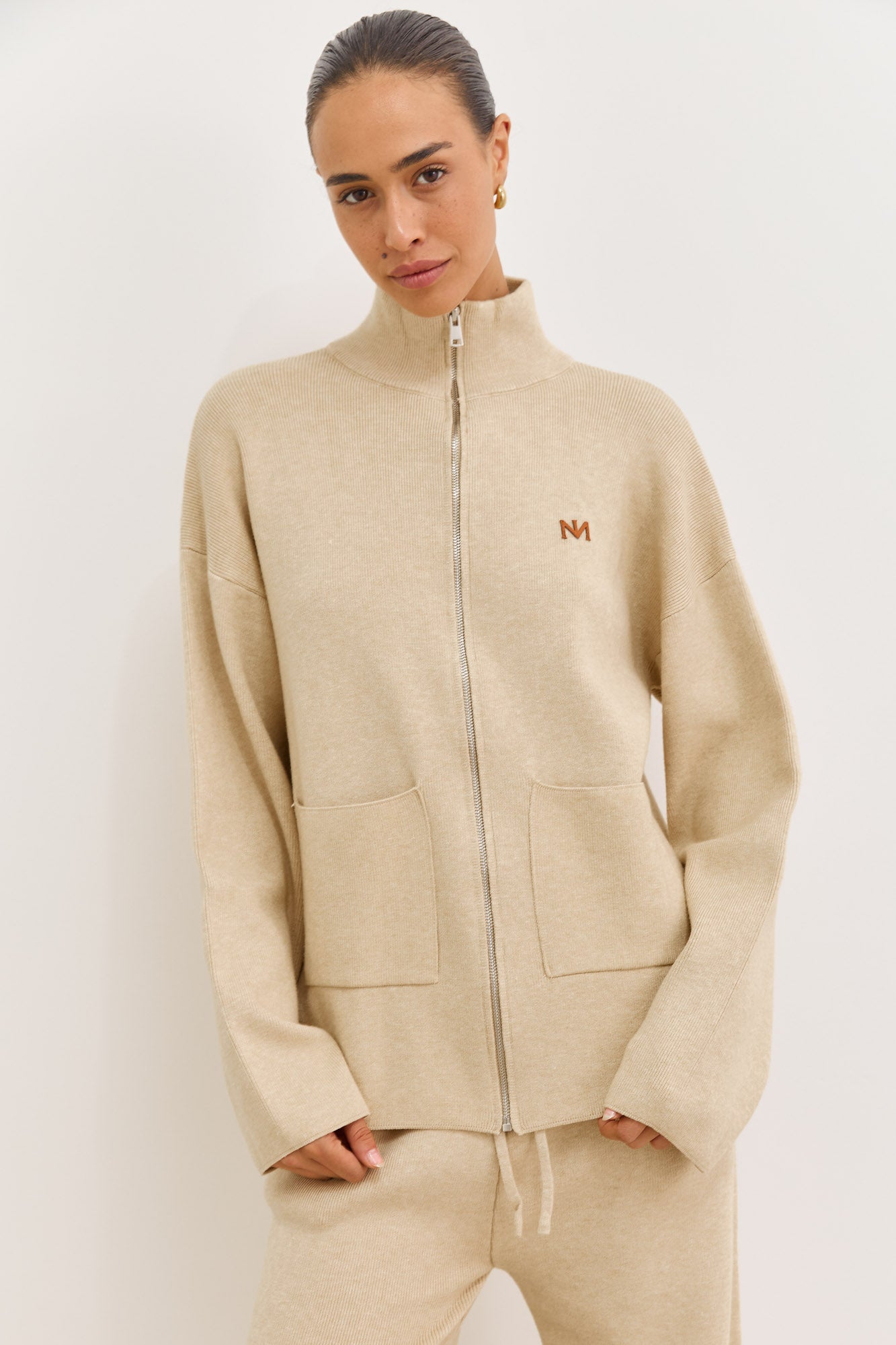 סריג בלה בשילוב רוכסן וכיסים | בז'