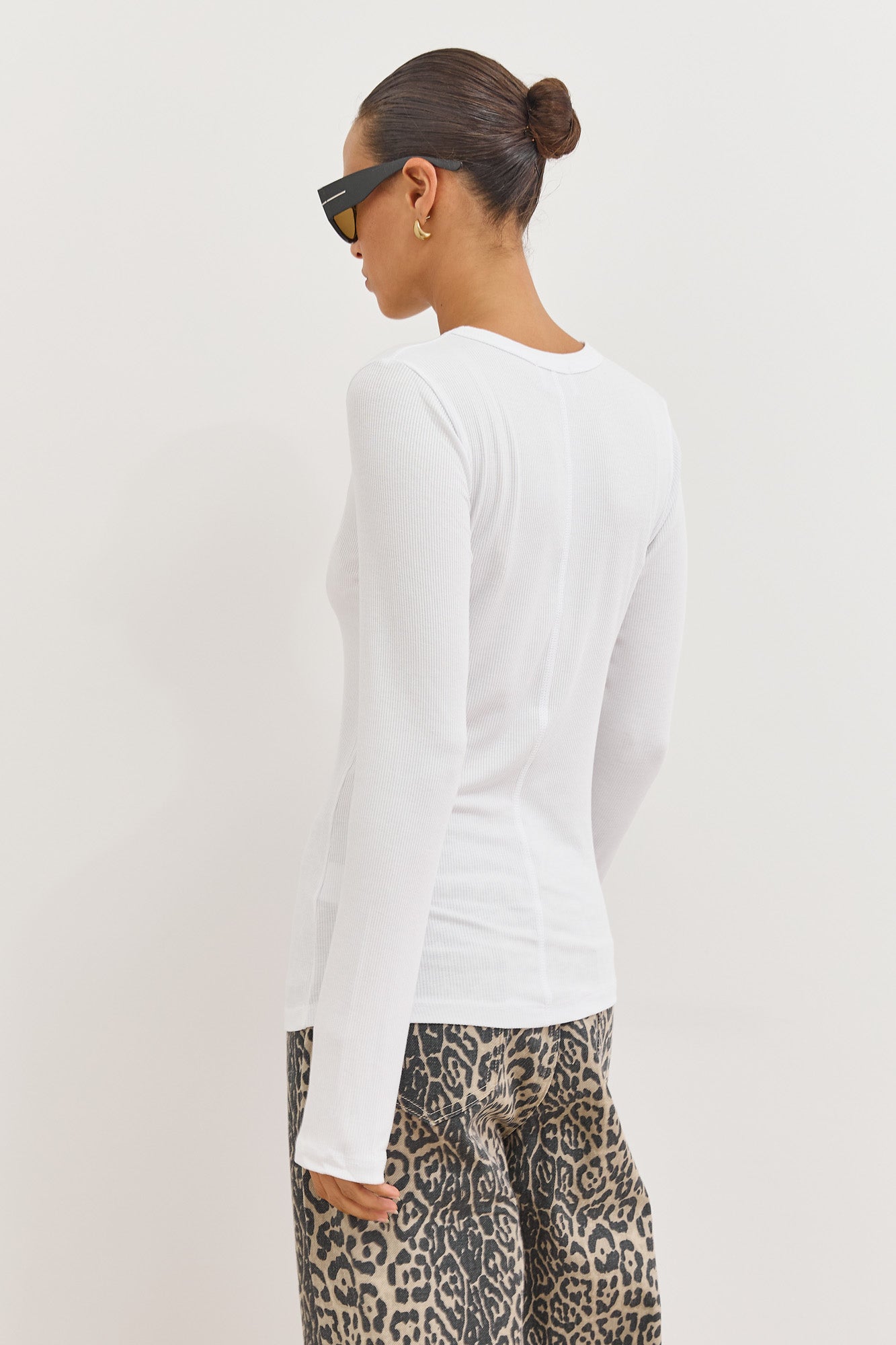 חולצת ריב אנג'י שרוולי כפפה | לבן