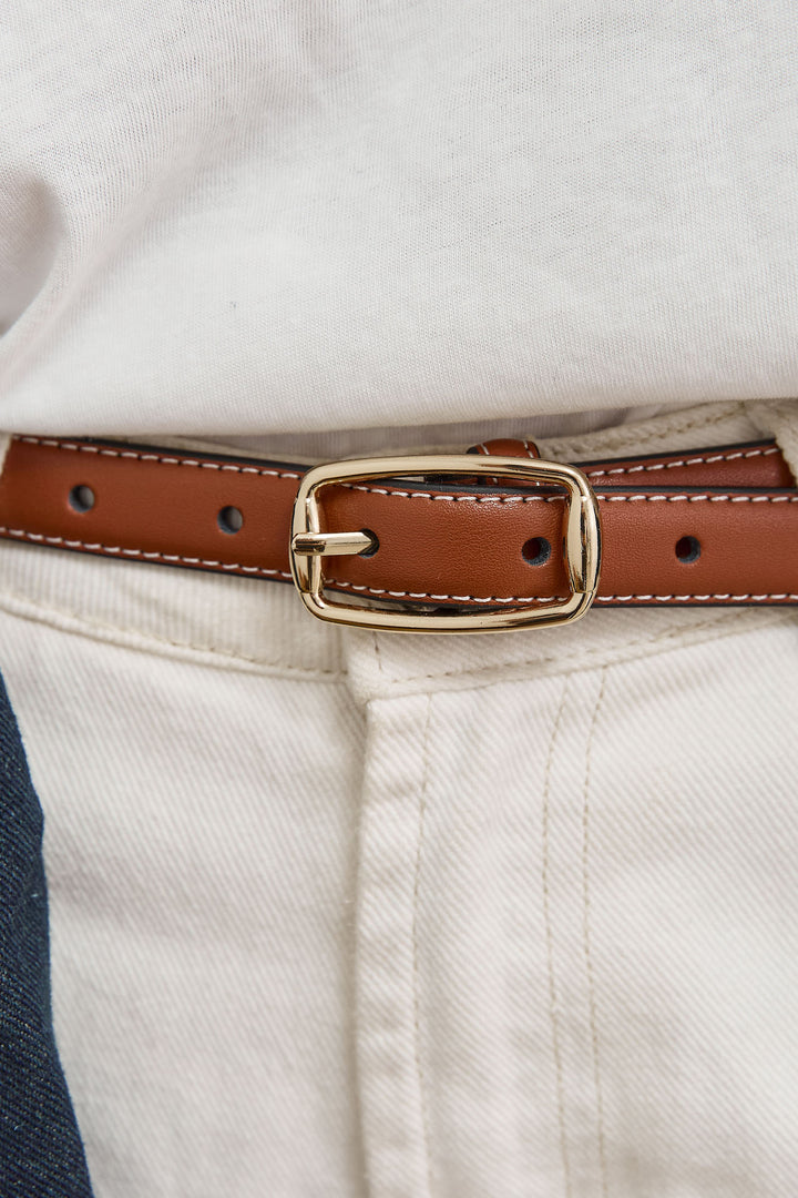 חגורת מתיו דקה תיפורים בולטים | חום