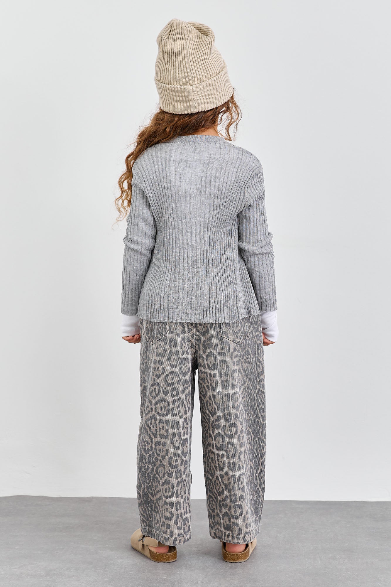 קרדיגן כפתורים מבד סריג מחורר | אפור