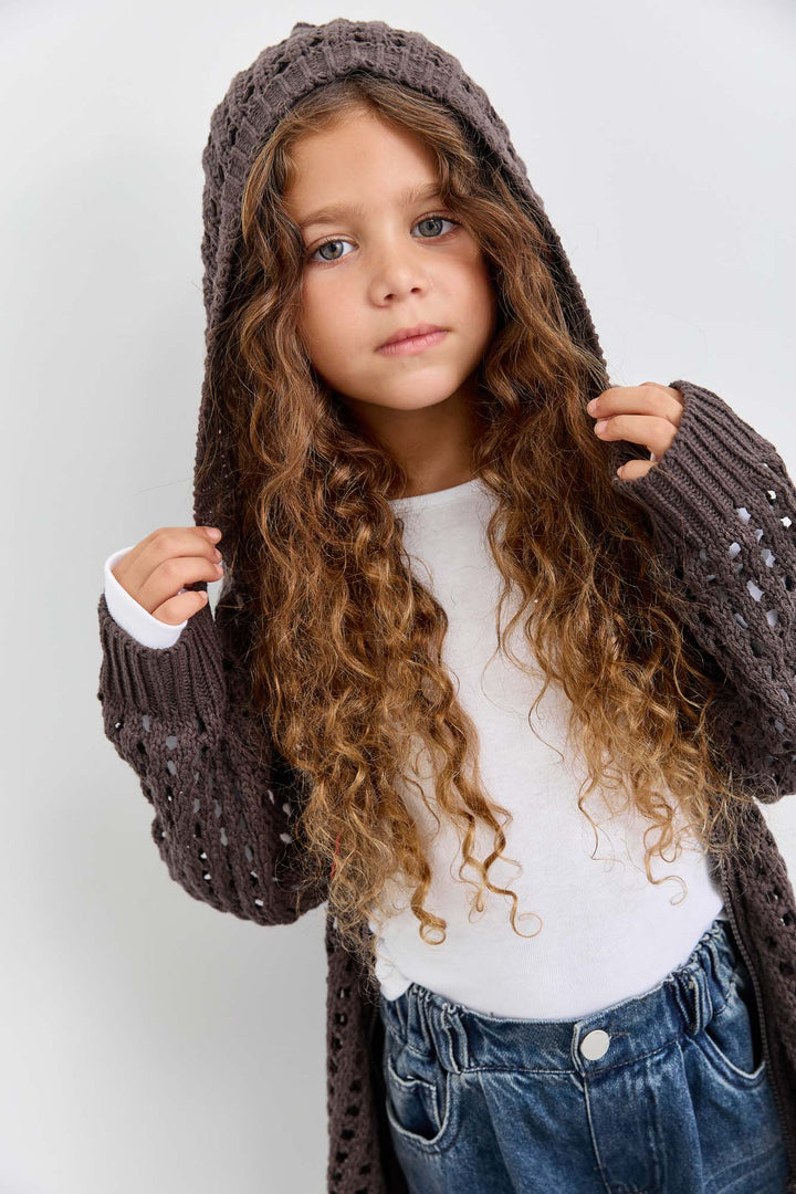 ג'קט סריג מחורר בשילוב קפוצ'ון | חום