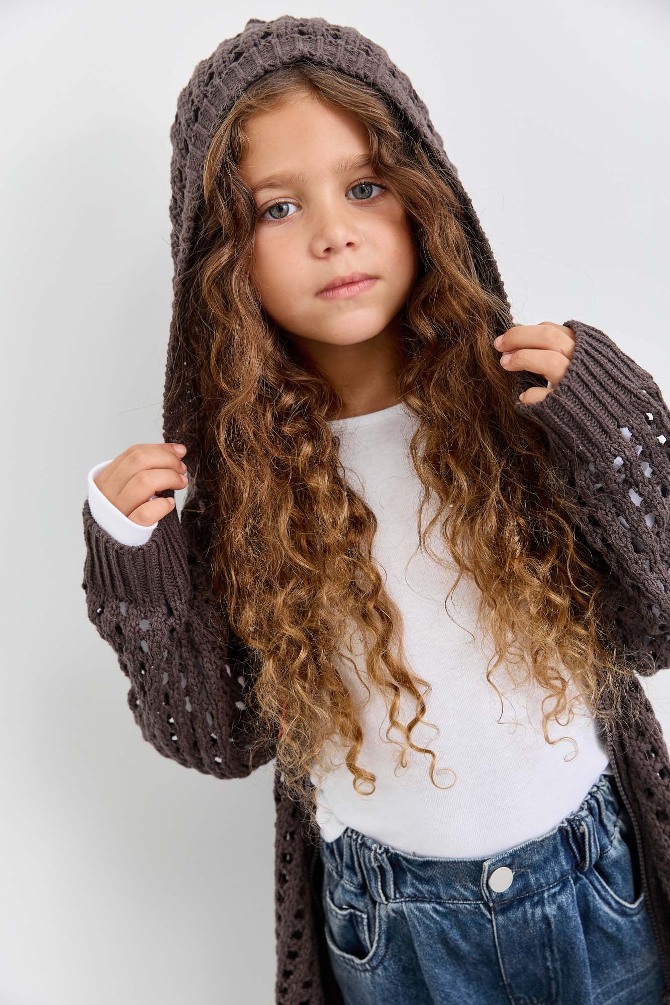 ג'קט סריג מחורר בשילוב קפוצ'ון | חום