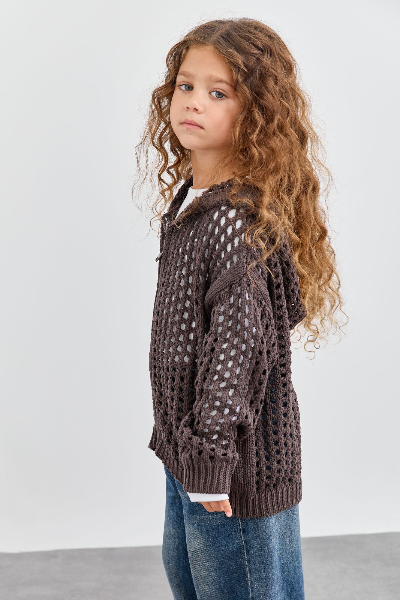 ג'קט סריג מחורר בשילוב קפוצ'ון | חום