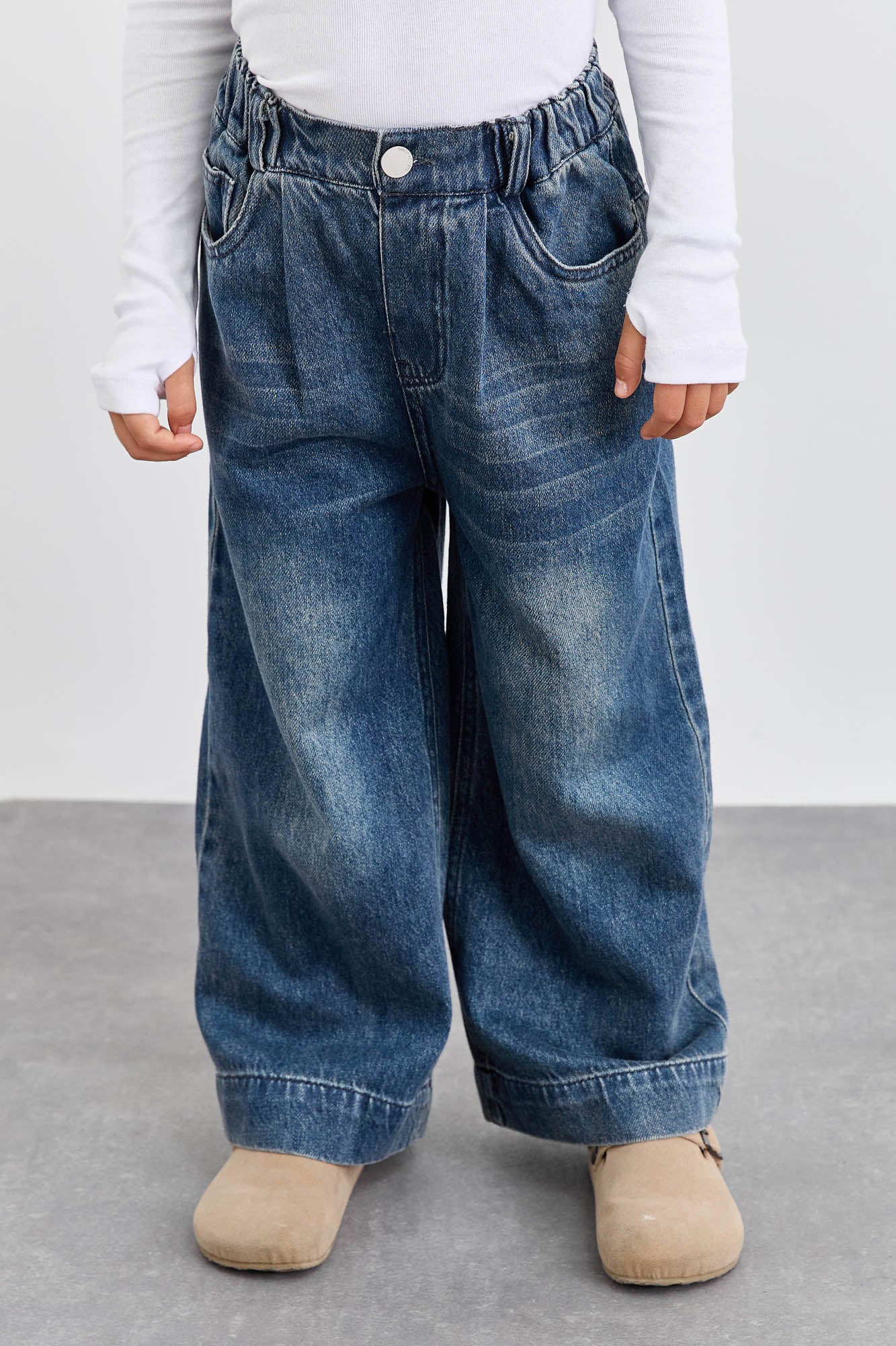 ג'ינס משופשף בגזרה ישרה וגומי במותן | ג'ינס