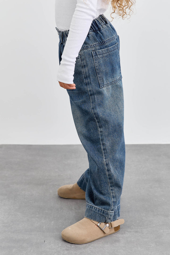 ג'ינס משופשף בגזרה ישרה וגומי במותן | ג'ינס