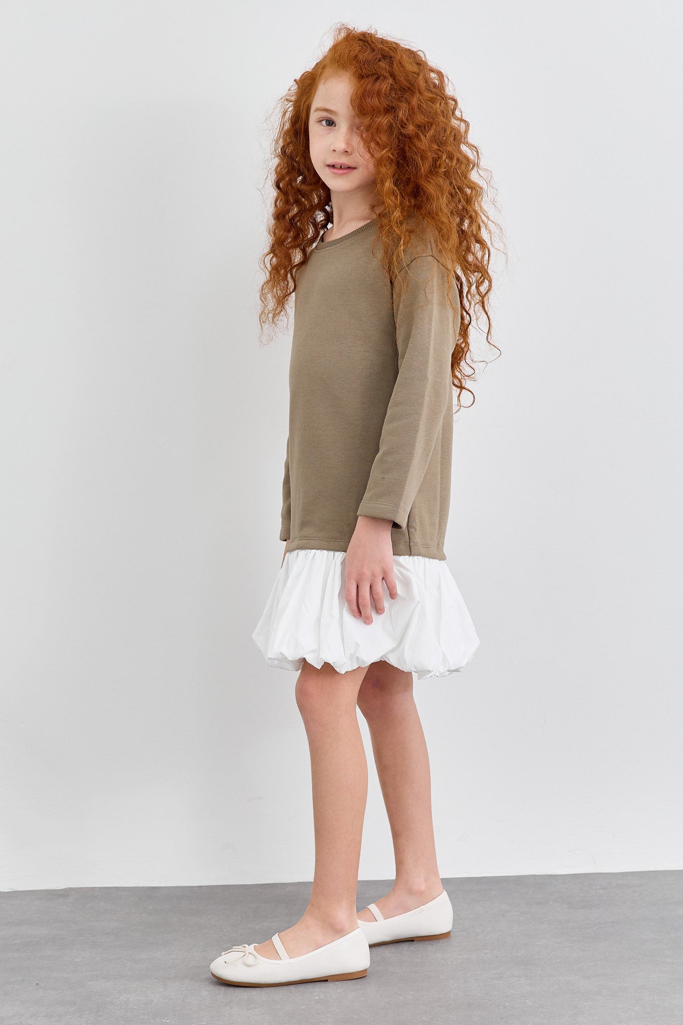 שמלת פרנץ' טרי בד משולב גזרת אוברסייז | חום