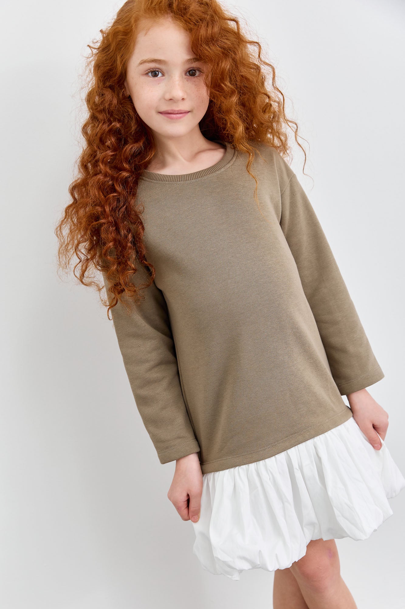 שמלת פרנץ' טרי בד משולב גזרת אוברסייז | חום