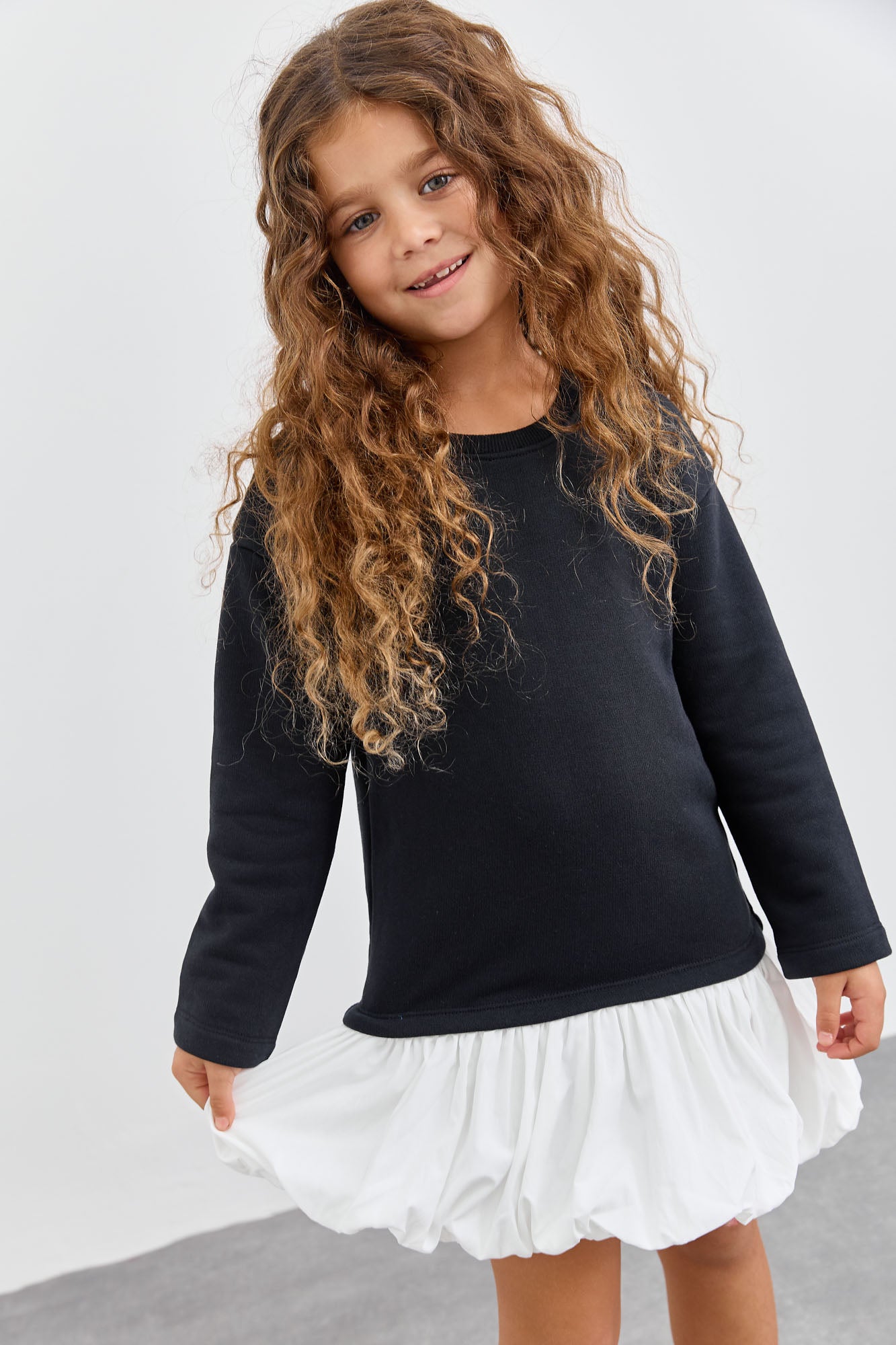 שמלת פרנץ' טרי בד משולב גזרת אוברסייז | שחור