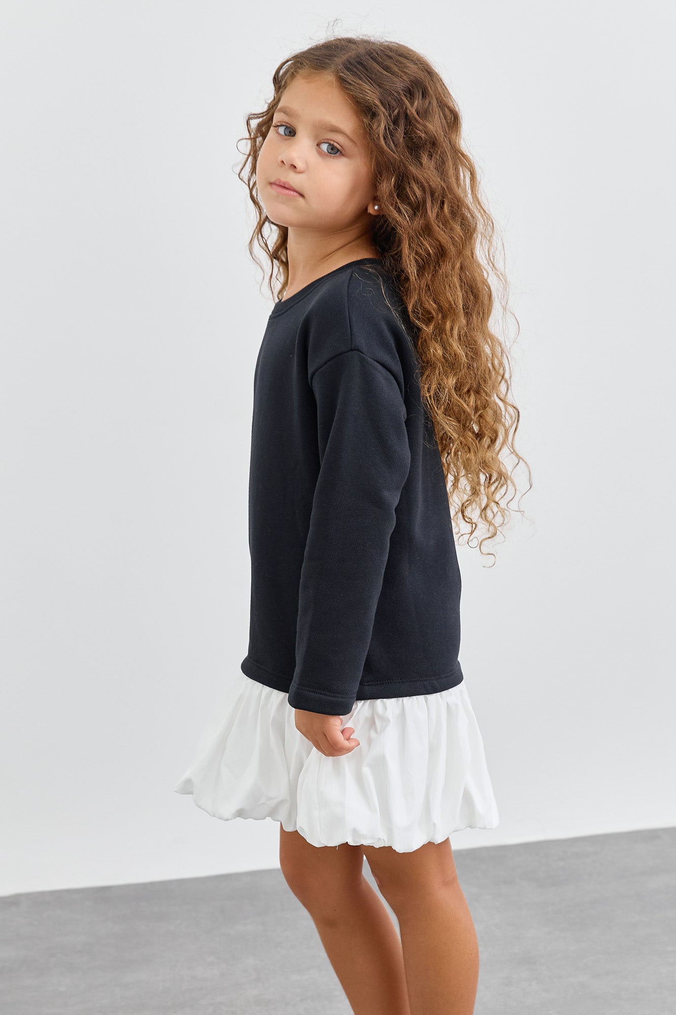 שמלת פרנץ' טרי בד משולב גזרת אוברסייז | שחור