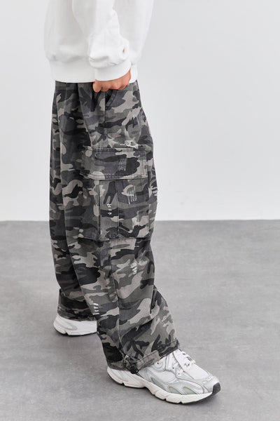 מכנסי דגמ"ח גריי קמופלאז' גזרת אוברסייז | אפור