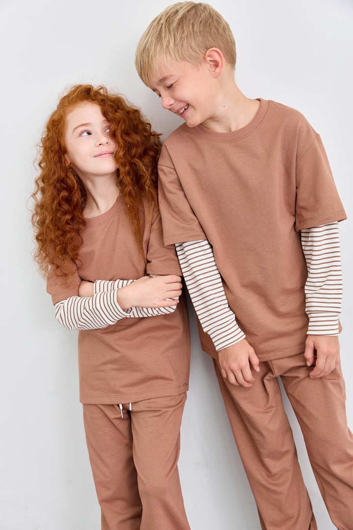 חליפת שני חלקים טי שירט שרוול ארוך בד משולב ומכנסי בלון | בז'