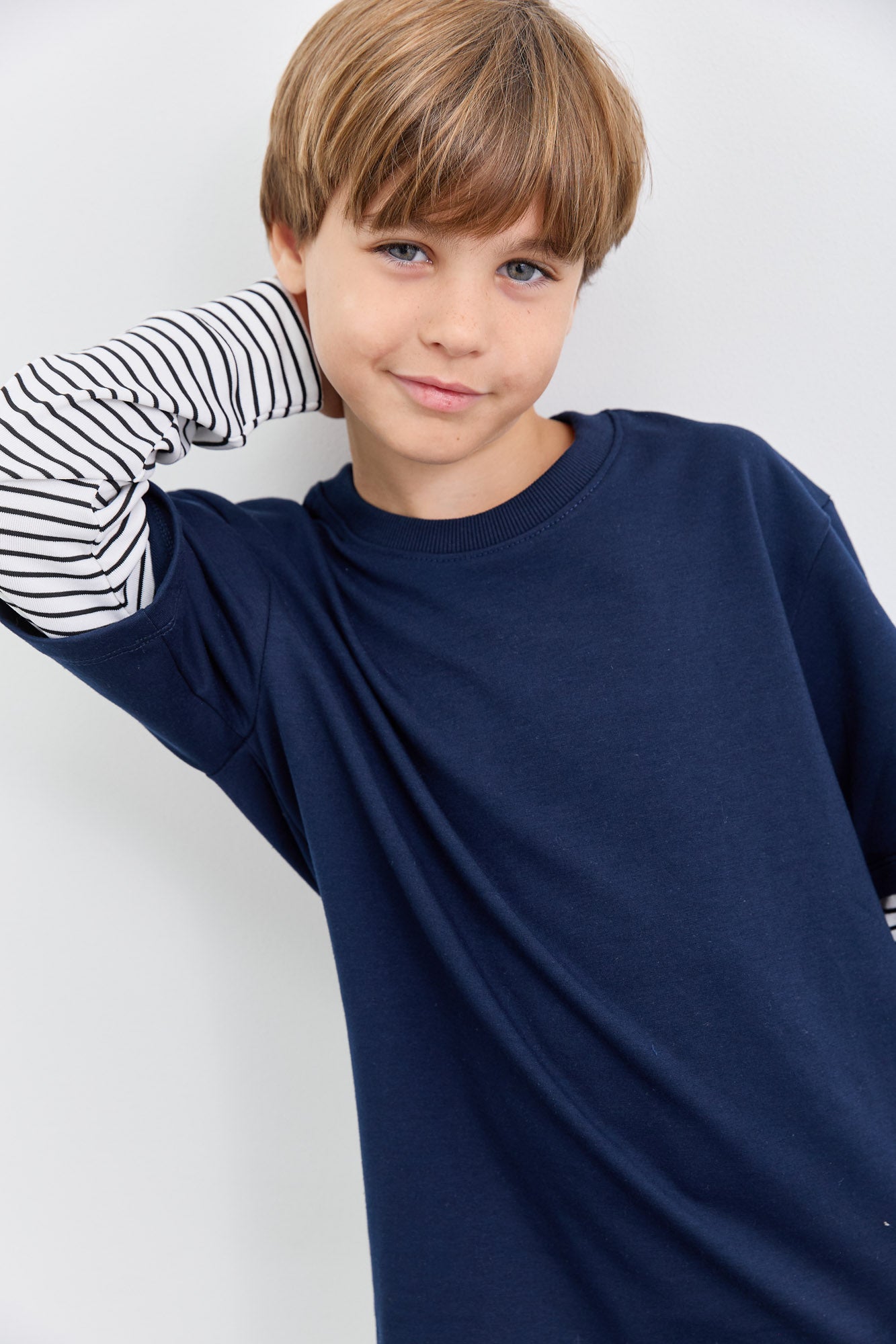 חליפת שני חלקים טי שירט שרוול ארוך בד משולב ומכנסי בלון | כחול